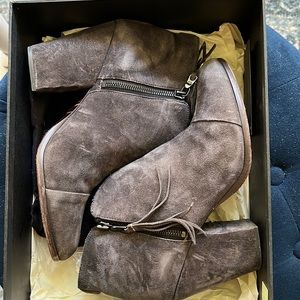 Rag & Bone Margot dark gray suede fringe booties!! Size 10/41.
